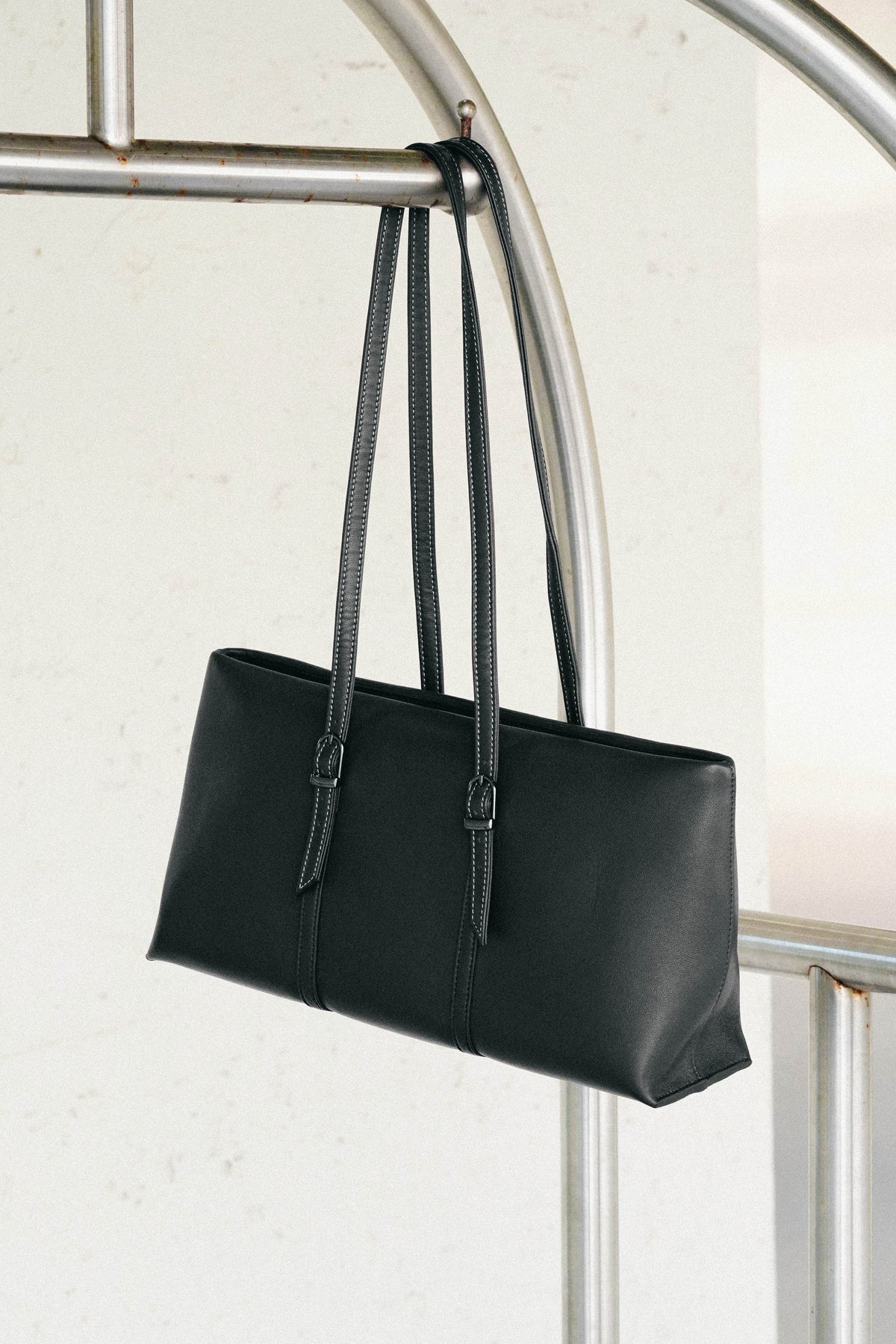 June's East-West Bag Black