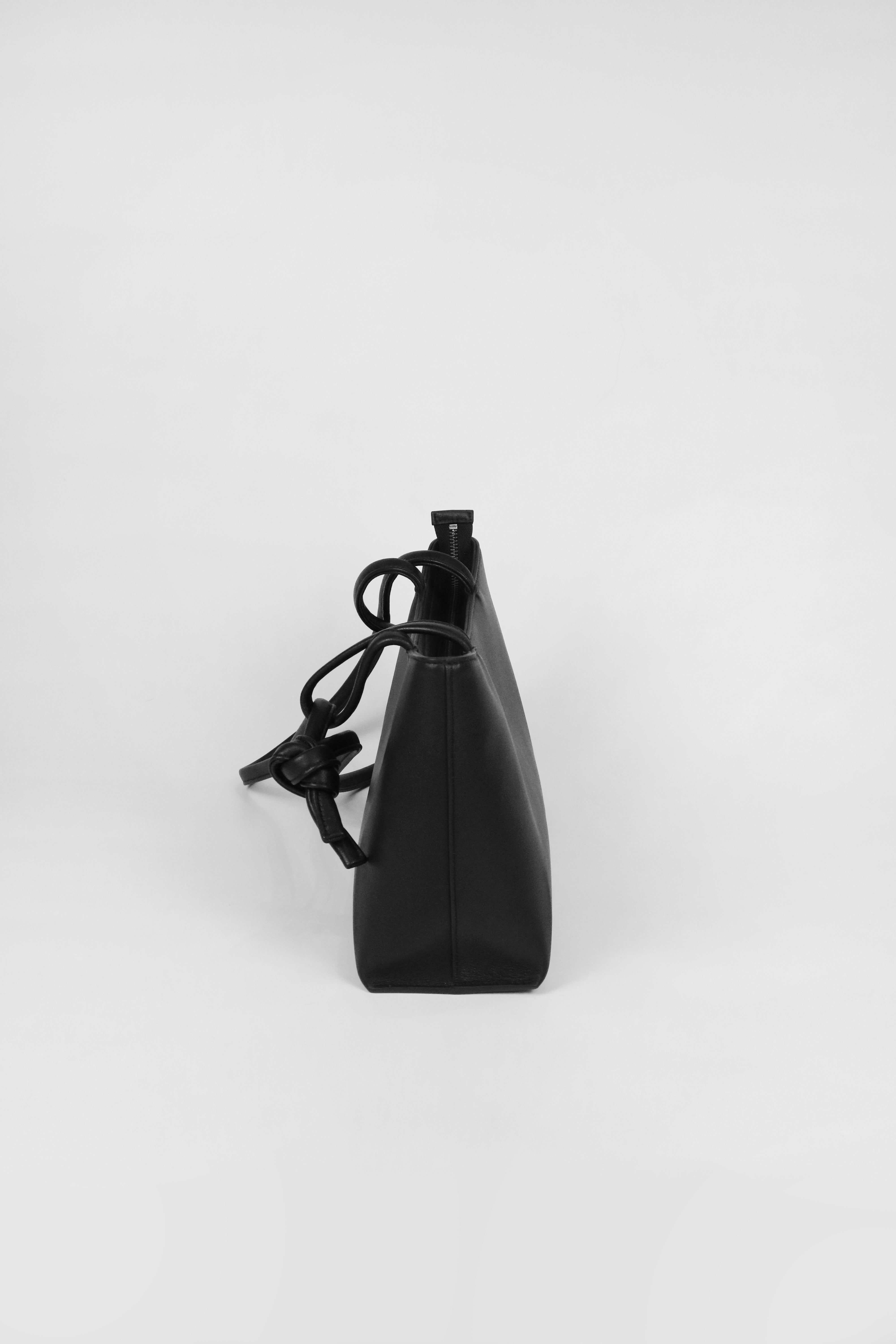 A Roam 2 Way Bag Black