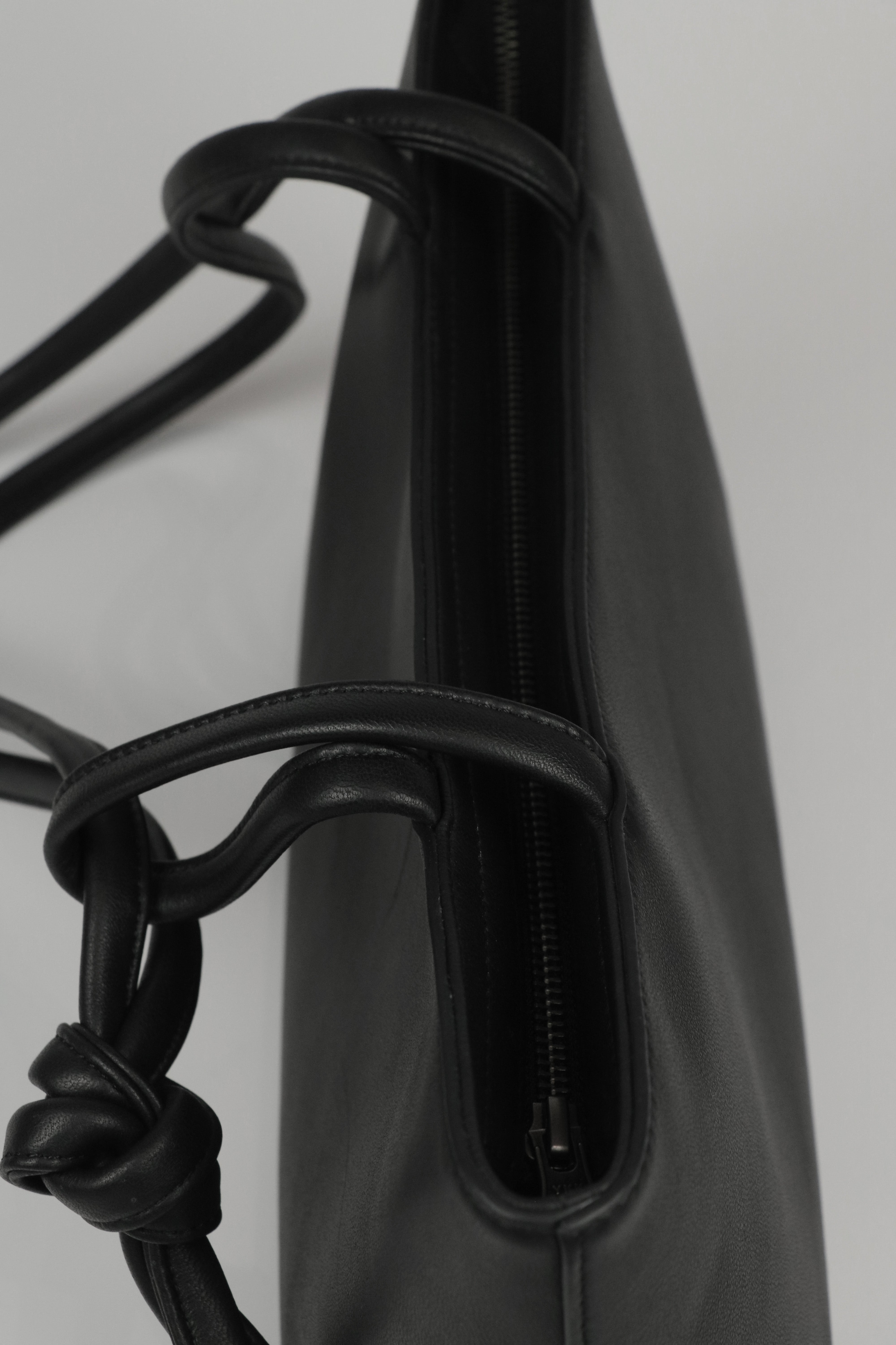 A Roam 2 Way Bag Black
