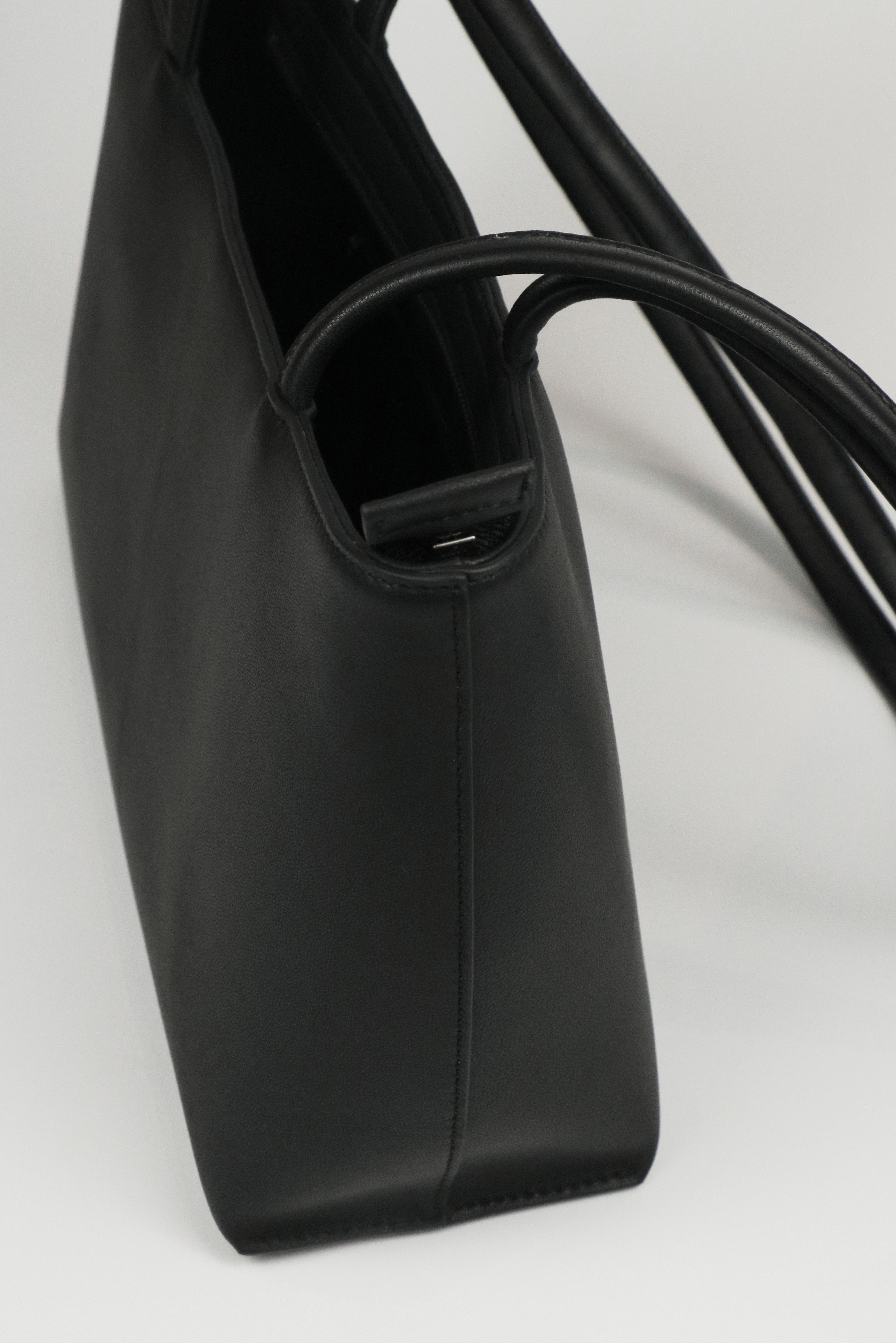 A Roam 2 Way Bag Black