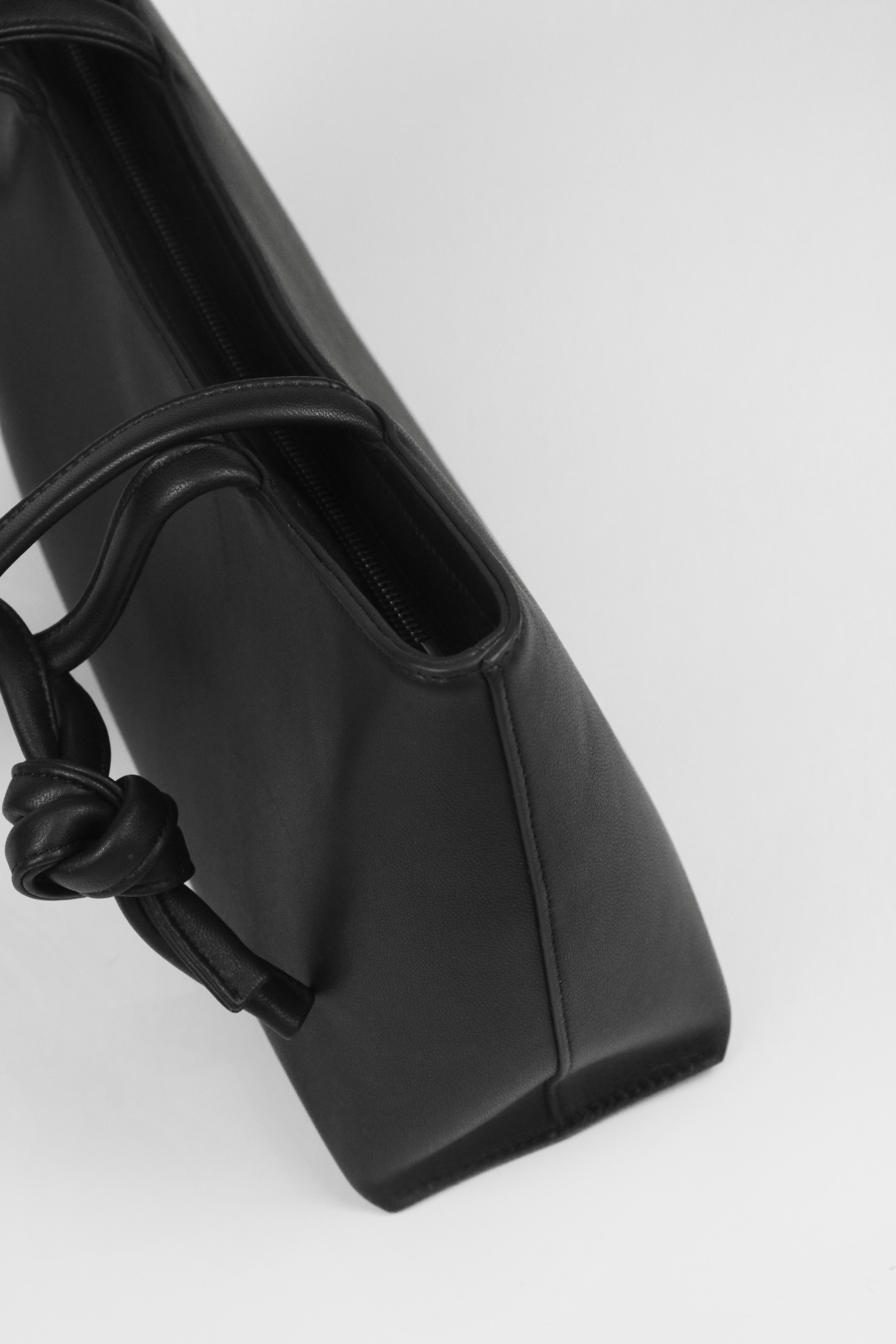 A Roam 2 Way Bag Black