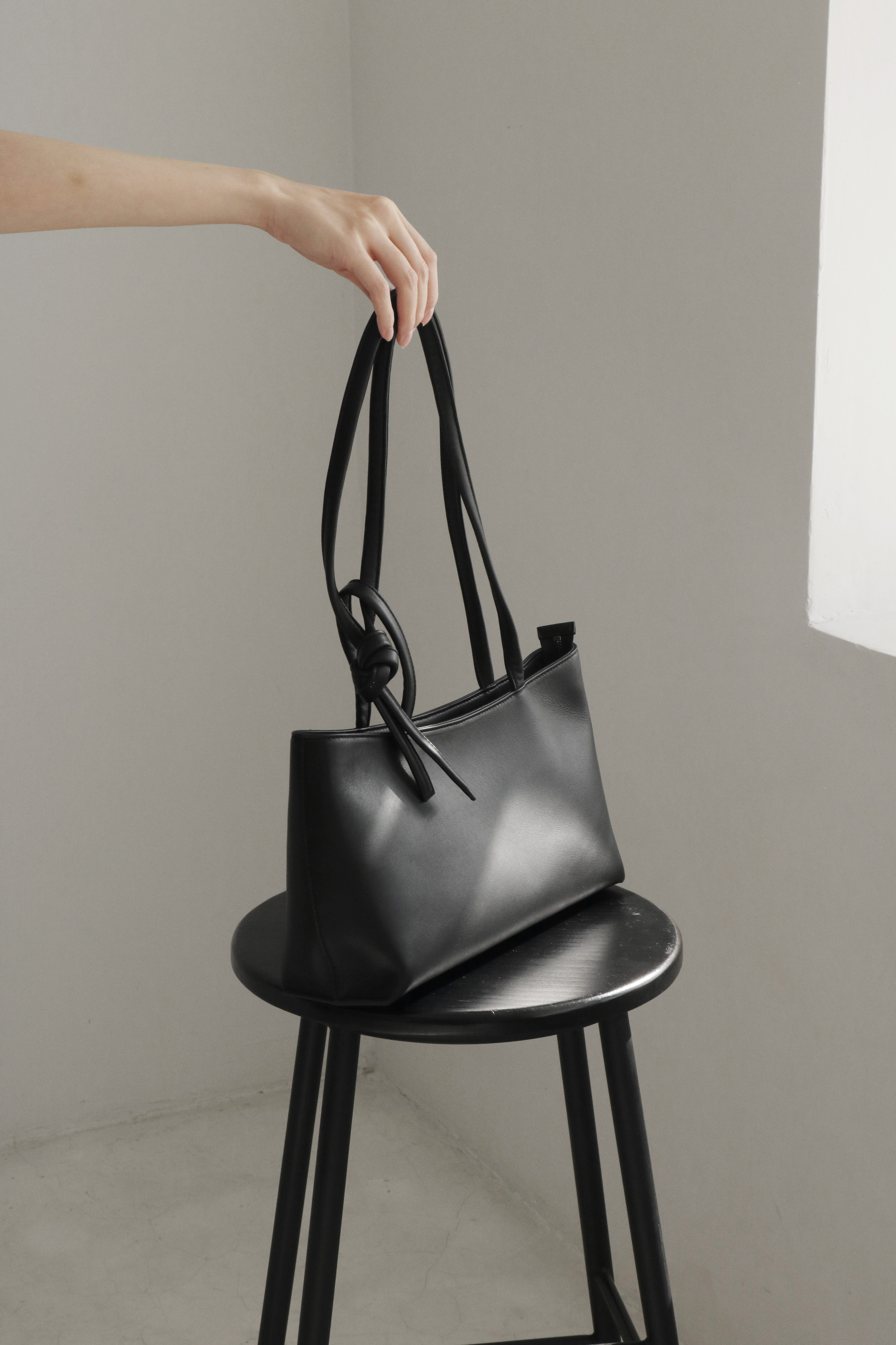 A Roam 2 Way Bag Black
